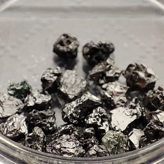 Raakatimantti harvinainen black diamond hiomattomana