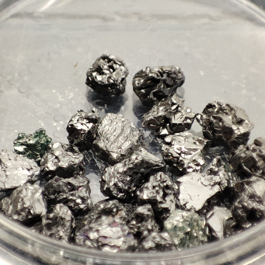 Raakatimantti harvinainen black diamond hiomattomana