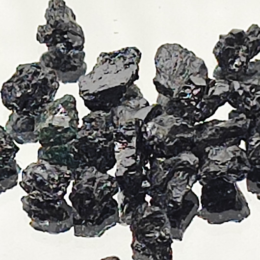 Raakatimantti harvinainen black diamond hiomattomana
