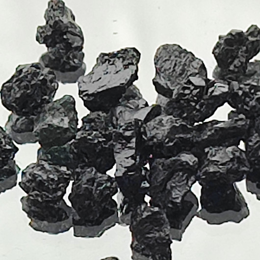 Raakatimantti harvinainen black diamond hiomattomana