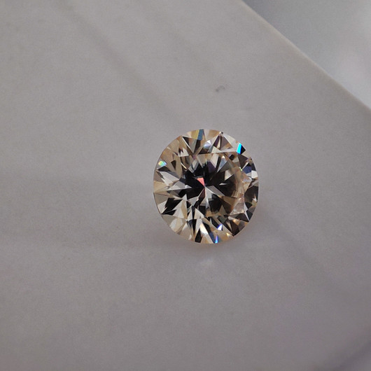Moissaniitti  3.00ct värisävyä vaihtava