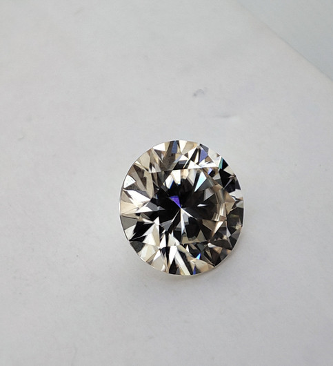 Moissaniitti  3.00ct värisävyä vaihtava