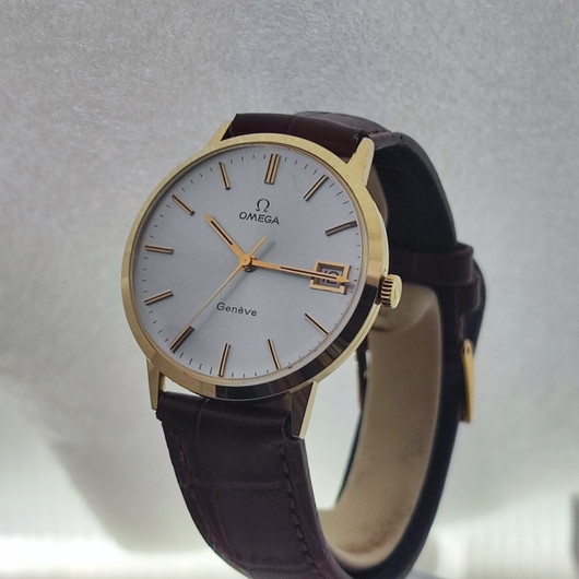 14ct kultainen Omega Geneve uutta vastaavassa kunnossa 