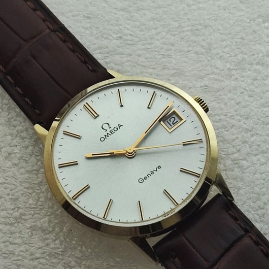 14ct kultainen Omega Geneve uutta vastaavassa kunnossa 