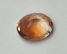 Imperial Topaasi harvinaisuus 13 x 11 mm / 7,6 ct ovaali