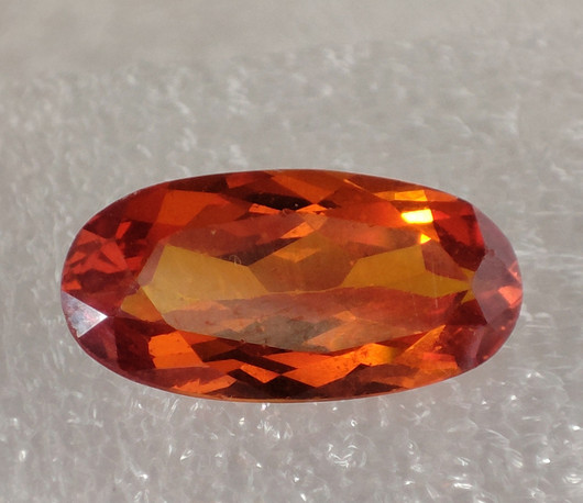 Garnet 19 x 10 mm / 13 ct oval