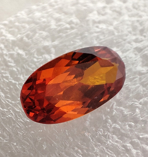 Garnet 19 x 10 mm / 13 ct oval