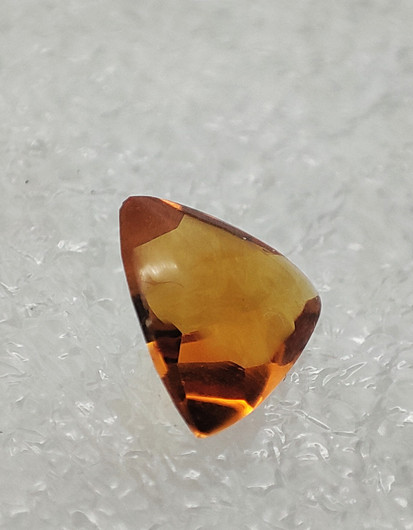 Citrine 1,2 ct, triangle with cerificate
