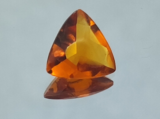 Citrine 1,2 ct, triangle with cerificate