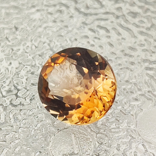 Imperial Topaz rarity 13 x 11 mm / 7,6 ct oval