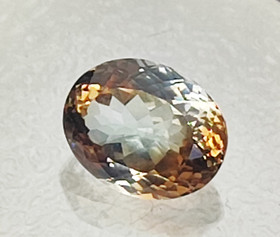 Imperial Topaz rarity  / 11 ct oval