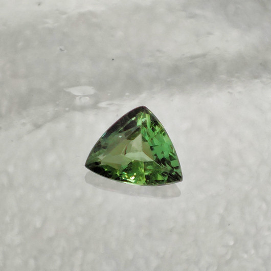 Aleksandriitti kolmio, selvä värinvaihto