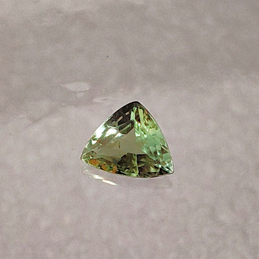 Aleksandriitti kolmio, selvä värinvaihto