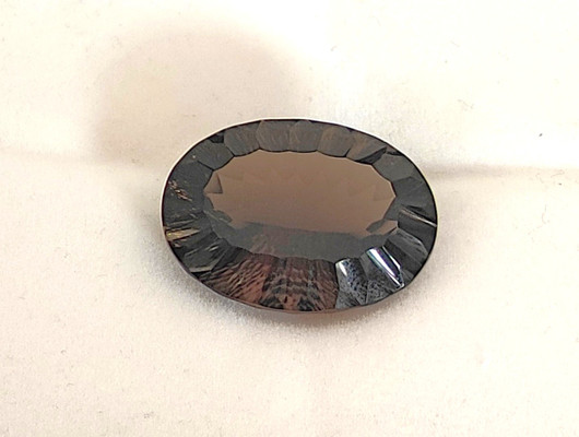 savukvartsi Burmasta, erikoinen hionta  29mm / 44 ct ovaali