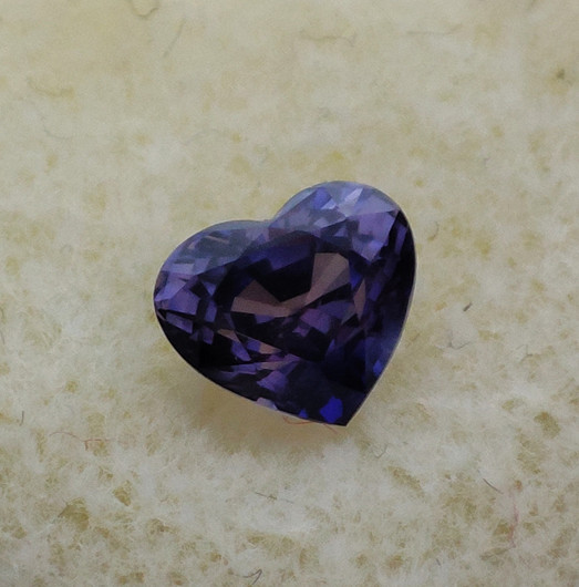 Sapphire 1,3 ct heart , multicolor
