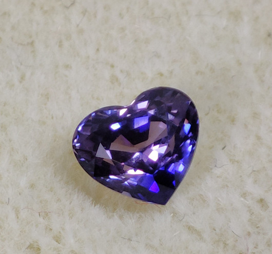 Sapphire 1,3 ct heart , multicolor