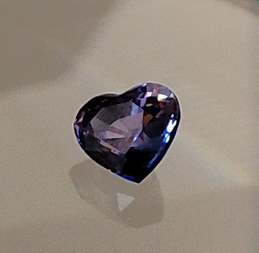 Sapphire 1,3 ct heart , multicolor