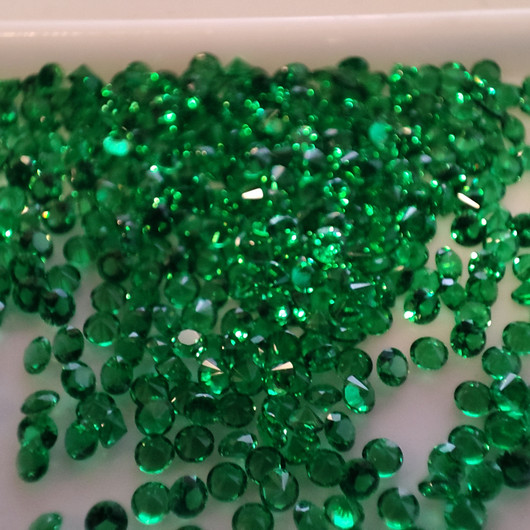 Emerald  ( synt. ) round 2mm / price for 14pcs