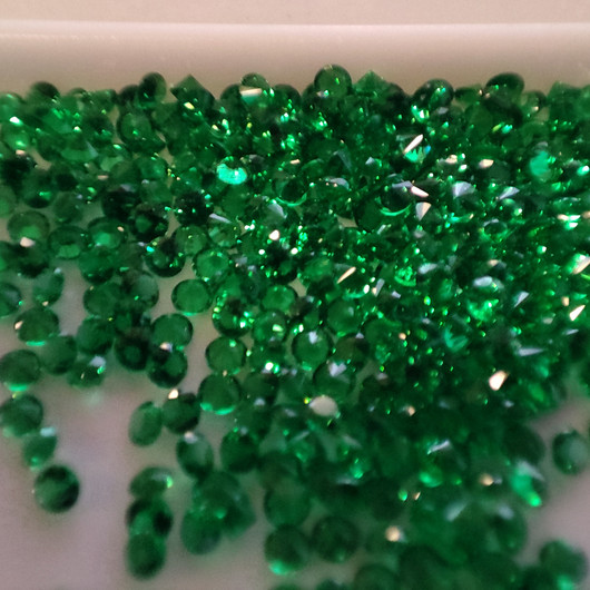 Emerald  ( synt. ) round 2mm / price for 14pcs