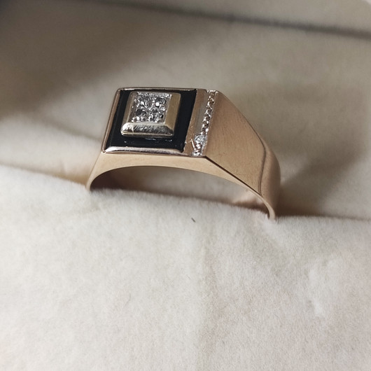 Vintage diamond gold ring  