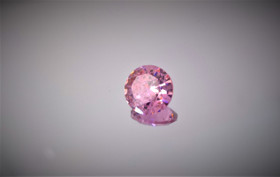 Luonnon Zircon 9 mm / 5 ct pinkki briljanttii, kuvallisella laatutodistuksella
