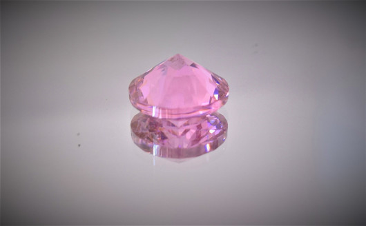 luonnon Zircon 9mm pinkki briljanttii, kuvallisella laatutodistuksella