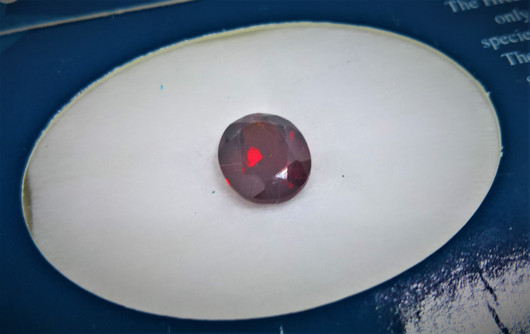 Spessartiini Granaatti  9,4mm HKD kuvallisella todistuksella