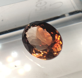 Imperial topaasi 16 mm / 12,8 ct bicolor ovaali