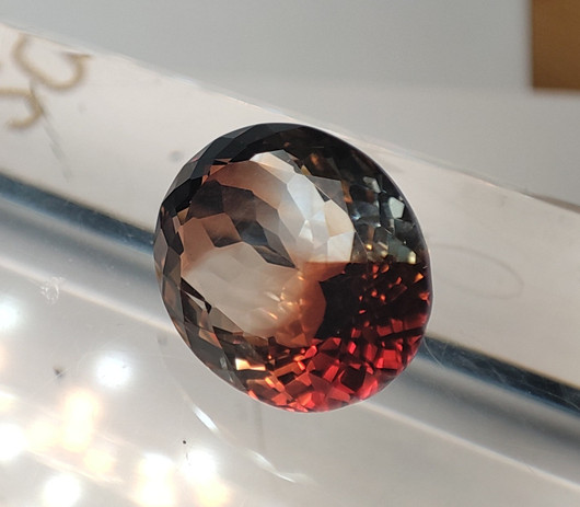 Imperial topaz 16 mm / 12,8 ct bicolor oval