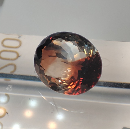 Imperial topaz 16 mm / 12,8 ct bicolor oval