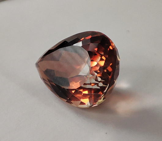 Imperial topaasi 18 mm / 14 ct pisara