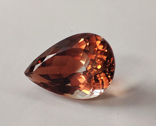 Imperial topaasi 18 mm / 14 ct pisara