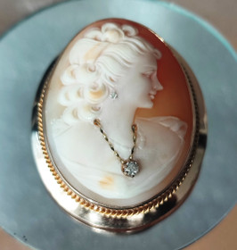 camée brooch / pendant  , handcarved by Master carver Prof. Giovanni Noto