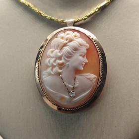 camée brooch / pendant  , handcarved by Master carver Prof. Giovanni Noto