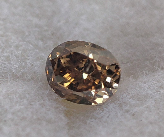 Diamond , rare   colour oval 3,1mm