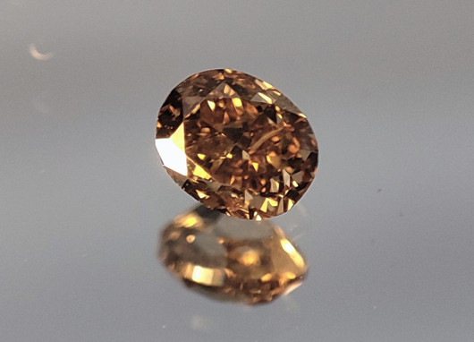 Diamond , rare   colour oval 3,1mm