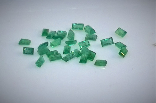 Smaragdi 1,4  x 2  - 2,5mm
