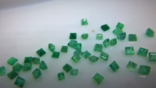 Smaragdi 2-2,5  x 2  - 2,5mm