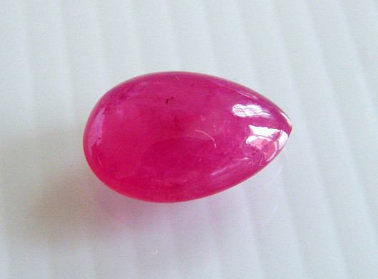 luonnollinen  Rubiini pisara 8,9ct  / 15mm