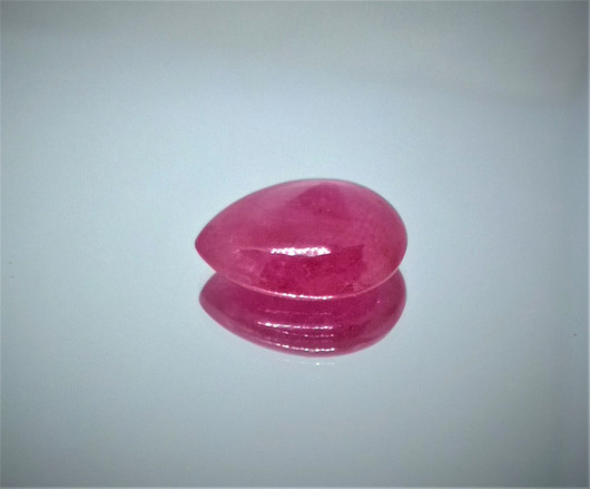  luonnollinen  Rubiini pisara 8,9ct  / 15mm