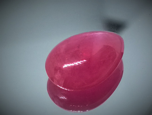  luonnollinen  Rubiini pisara 8,9ct  / 15mm