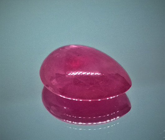  luonnollinen  Rubiini pisara 8,9ct  / 15mm