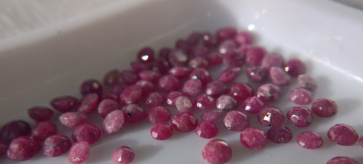 Burmalainen rubiini pari 2,5 - 3,5mm kakkosluokkaa