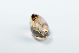 Imperial topaz 14,7 mm / 12 ct Brasiliasta kullan ruskeilla loisteilla ovaali 
