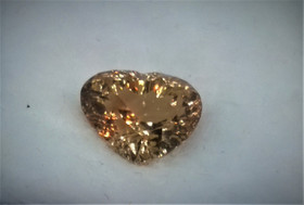 Imperial topaz , loistavan säkenöivä sydän hionta 8,8ct / 13,4mm