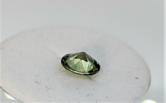 turkoosinvihreä  SAFIIRI 4,9 mm / 0,5 ct kuvallisella aitoustodistuksella