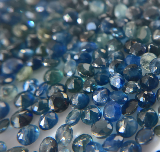 Safiiri erä 2,5-3,5 mm / 0,2 ct  Suomen halvin 