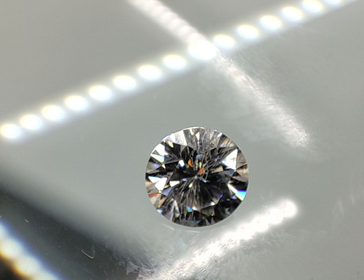 Moissaniitti / moissanite 1,2ct / 7,1mm  väritön kirkas briljanttihionta