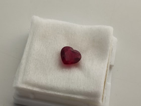 Rubiini 7,1 mm / 1,9 ct sydän kuvallinen GRA aitoustodistus