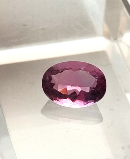 Fluoriitti 14 mm / 7,3 ct ovaali kuvallisella aitoustodistuksella